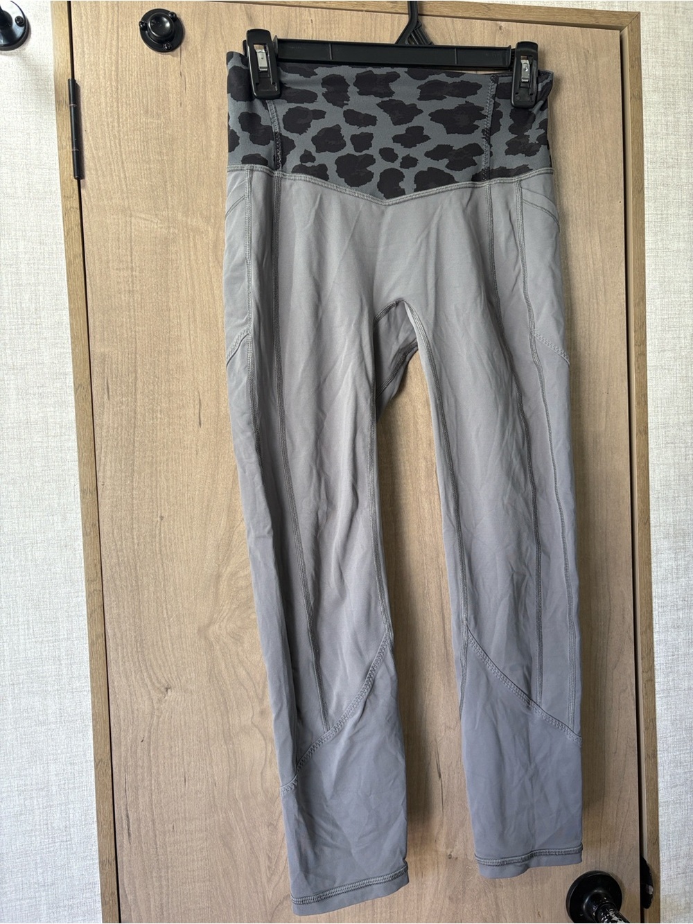 Women's Gray High-Waist Workout Leggings Leopard Print Waistband with pockets
